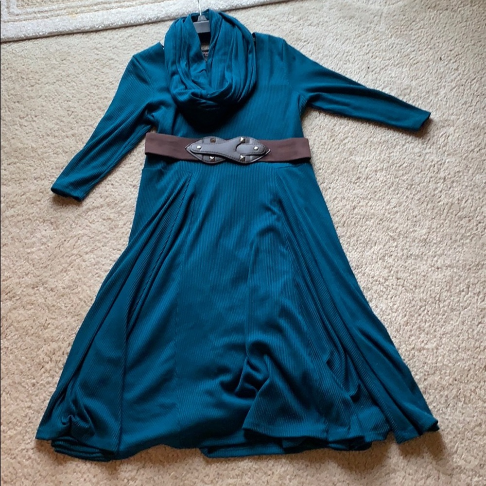 Dress - Picture 2 of 6